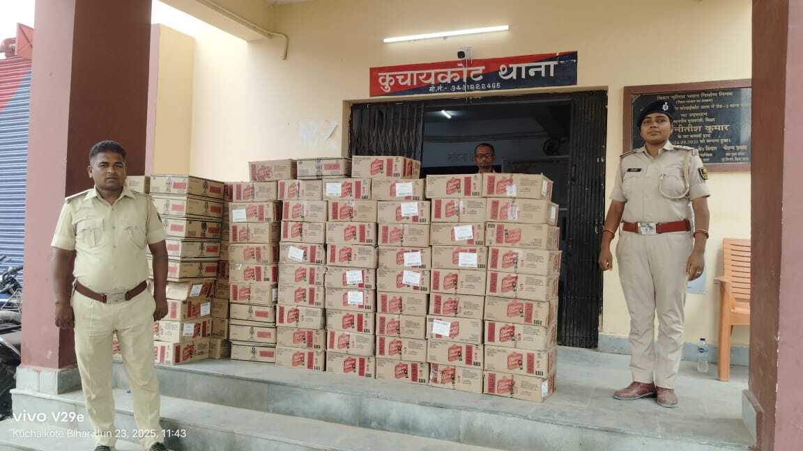 पिकअप पर लायी जा रही 102 कार्टन शराब बरामद