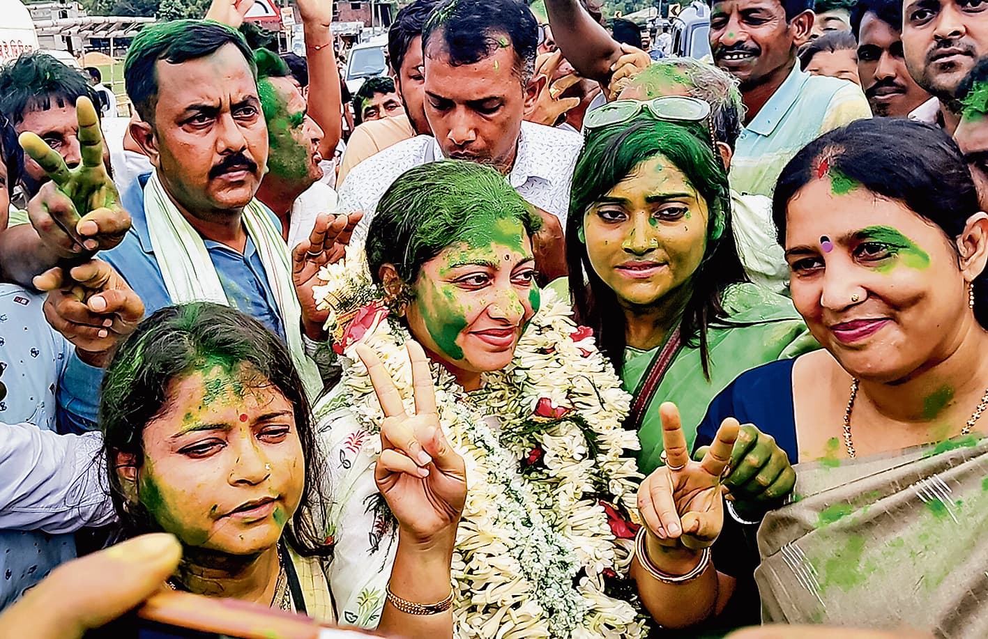 तृणमूल ने कालीगंज सीट बरकरार रखी अलीफा 50 हजार मतों के अंतर से जीतीं