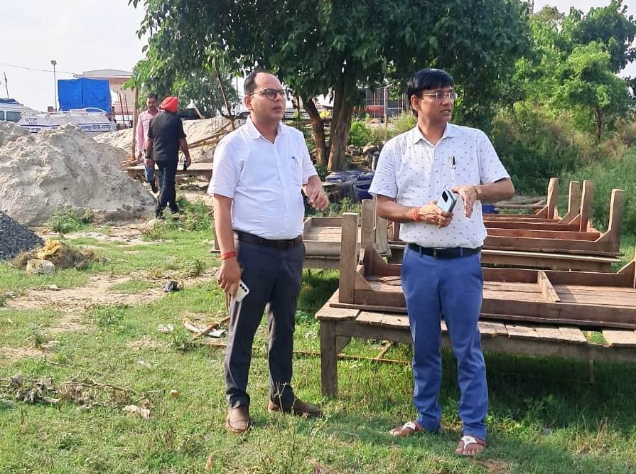 Bhagalpur news नप मुख्य पार्षद व ईओ ने किया निरीक्षण, कार्य में तेजी लाने का निर्देश