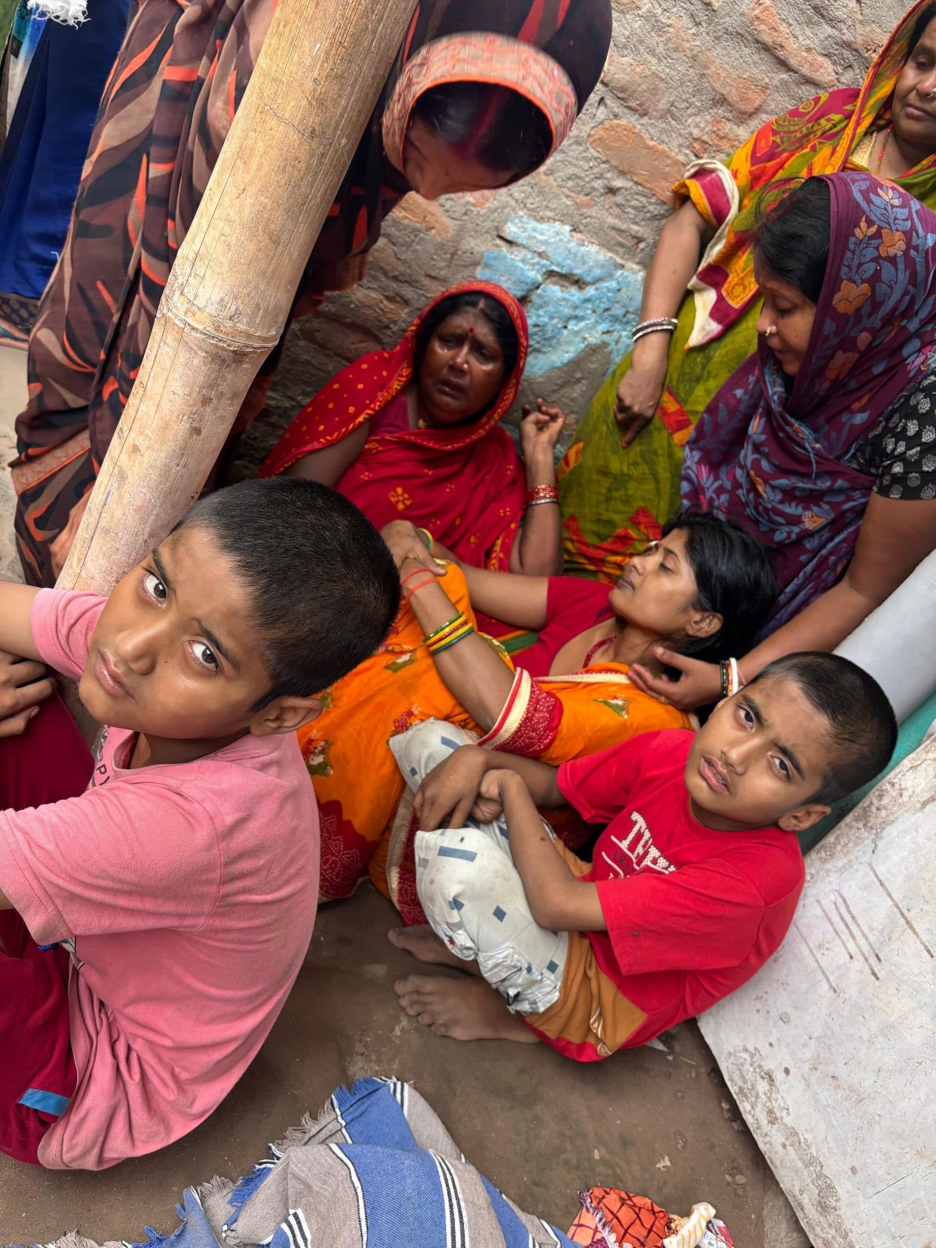 क्रेन की चपेट में आने से युवक की मौत, सड़क जाम