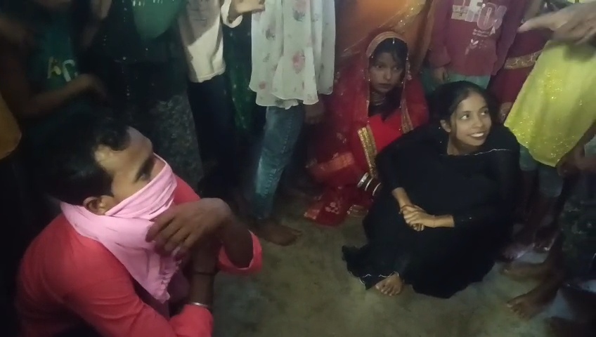 मंगेतर से मिलने पहुंचा युवक, ग्रामीणों ने मंदिर में करवा दी शादी