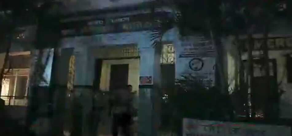 Motihari: सदर अस्पताल में पसरा अंधेरा, मोबाइल की रौशनी में इलाज