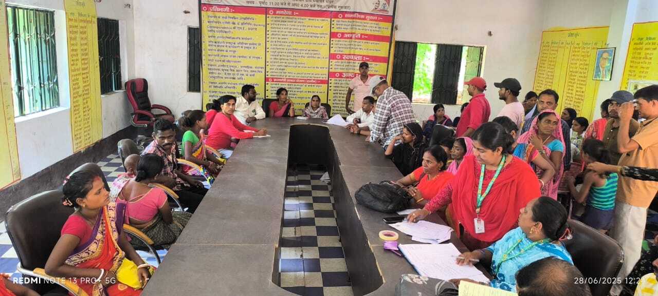 जनजातीय आबादी को बुनियादी सुविधाएं उपलब्ध कराने है शिविर का लक्ष्य : मुखिया