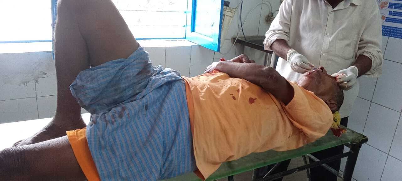 रमजीता गांव में छत से गिरने से अधेड़ घायल