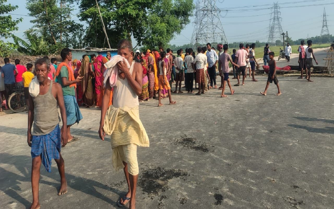 Bihar News: सहरसा में सड़क पार कर रही महिला को स्कॉर्पियो ने रौंदा, गुस्साए लोगों ने किया सड़क जाम