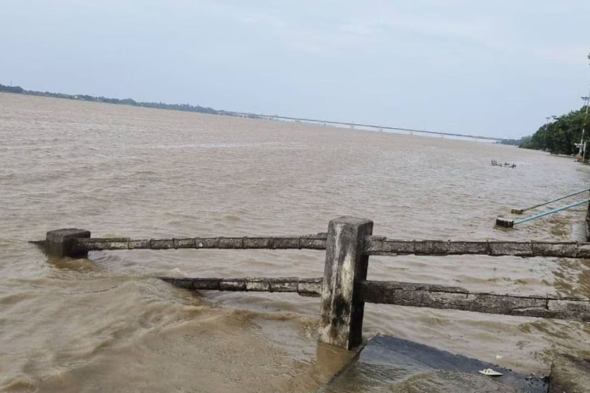 Bihar Flood: प्रतिघंटे बढ़ रहा गंगा का जलस्तर, बक्सर के लिए अलर्ट मोड पर NDRF और SDRF की टीम Bihar Flood: प्रतिघंटे बढ़ रहा गंगा का जलस्तर, बक्सर के लिए अलर्ट मोड पर NDRF और SDRF की टीम
