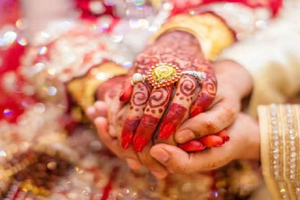 मधुबनी में निकाह की रस्म पूरी होते ही फायरिंग, सिर में गोली लगने से युवक की मौत मधुबनी में निकाह की रस्म पूरी होते ही फायरिंग, सिर में गोली लगने से युवक की मौत