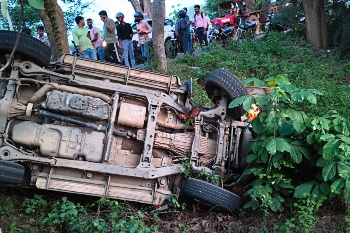 झारखंड के पलामू में बड़ा सड़क हादसा, तेज रफ्तार स्कॉर्पियो और बाइक की टक्कर में 3 की मौत, 2 की हालत नाजुक