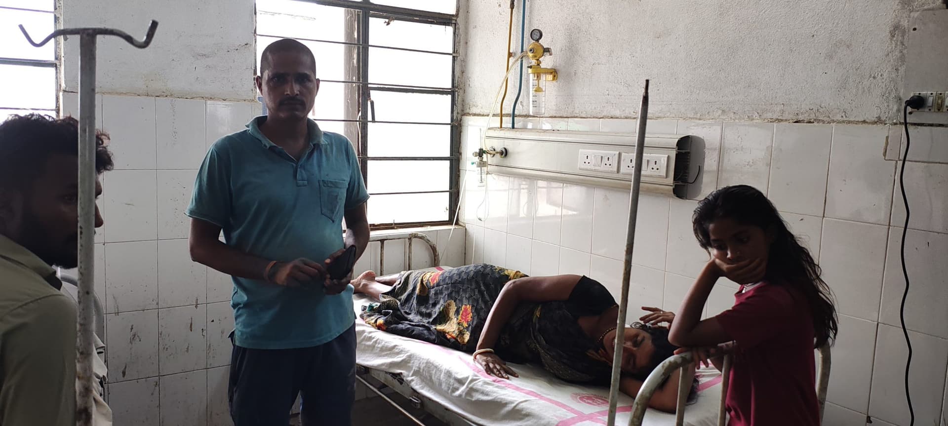 देवर-देवरानी ने जेठ-जेठानी को पीटा, घायल