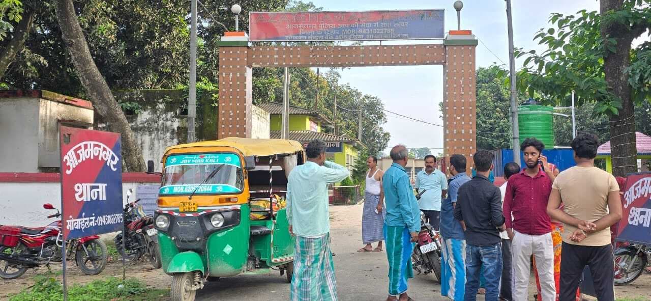 महिला की चाकू गोदकर हत्या, शव सड़क किनारे झाड़ी में फेंका