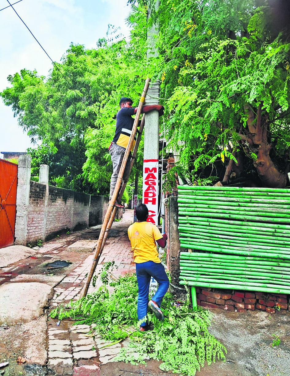 Gaya News : नगर निगम के अधिकार क्षेत्र से बाहर भी लगायी जा रहीं रोप लाइटें