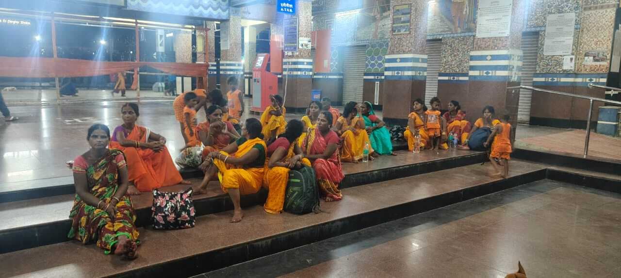 Deoghar News : इंटरसिटी एक्सप्रेस हादसे से बाल-बाल बची, चलती ट्रेन में इंजन और बोगी अलग