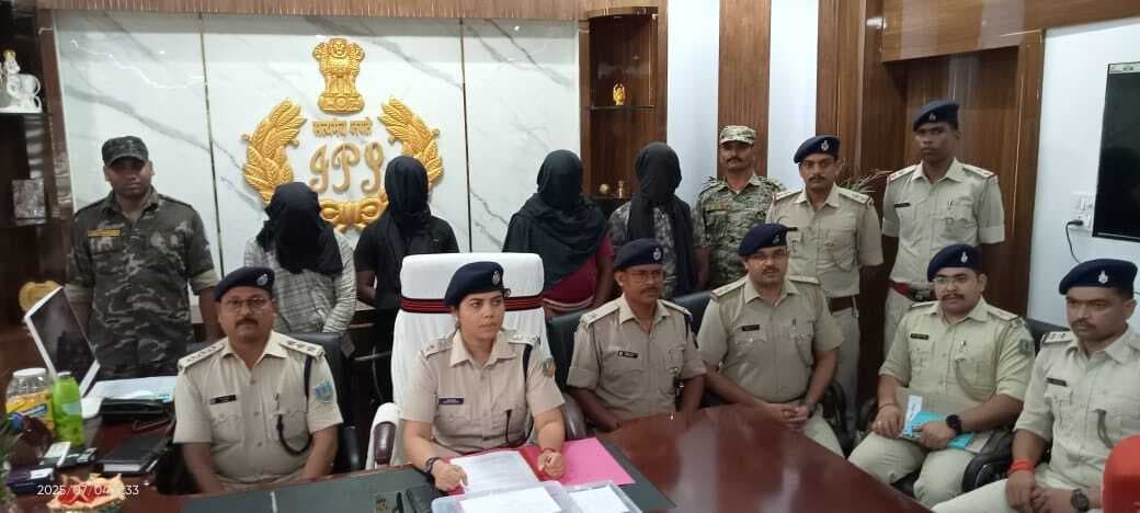 प्रभारी अंचल निरीक्षक के घर हुए डकैती का 18 दिन बाद उद्भेदन, चार गिरफ्तार