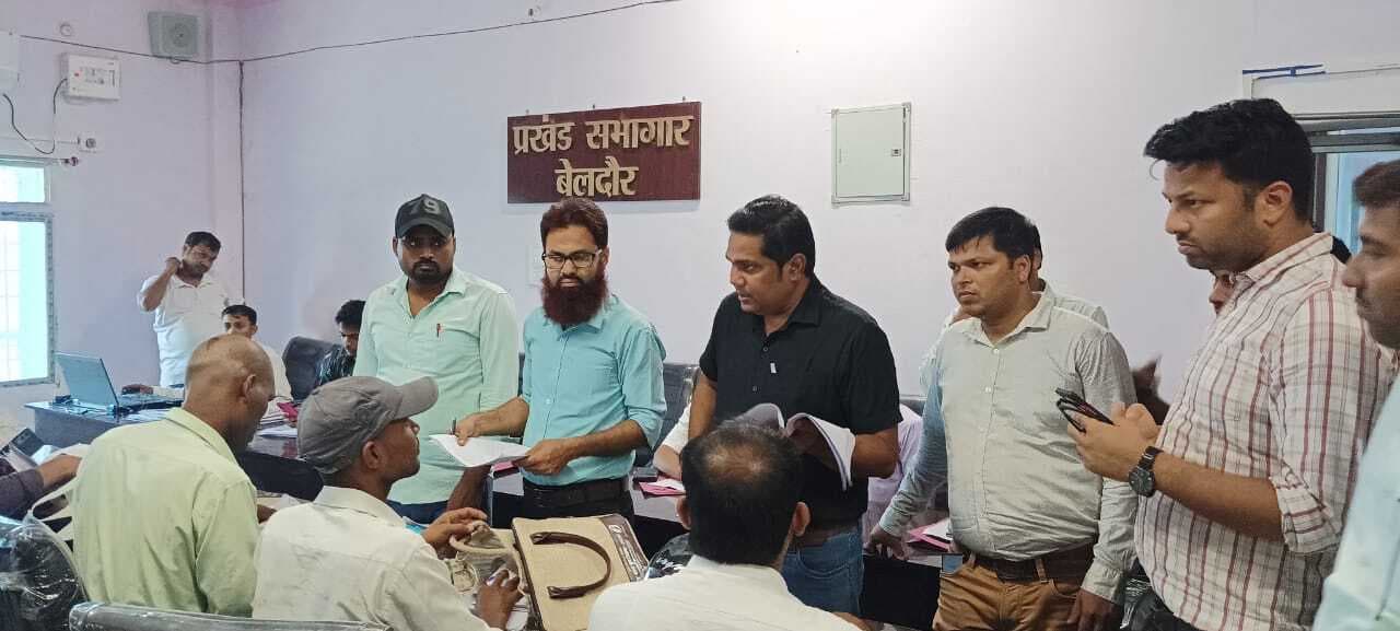 बीएलओ की बैठक में गणना प्रपत्र प्रारूप अपलोडिंग में तेजी लाने के दिऐ निर्देश