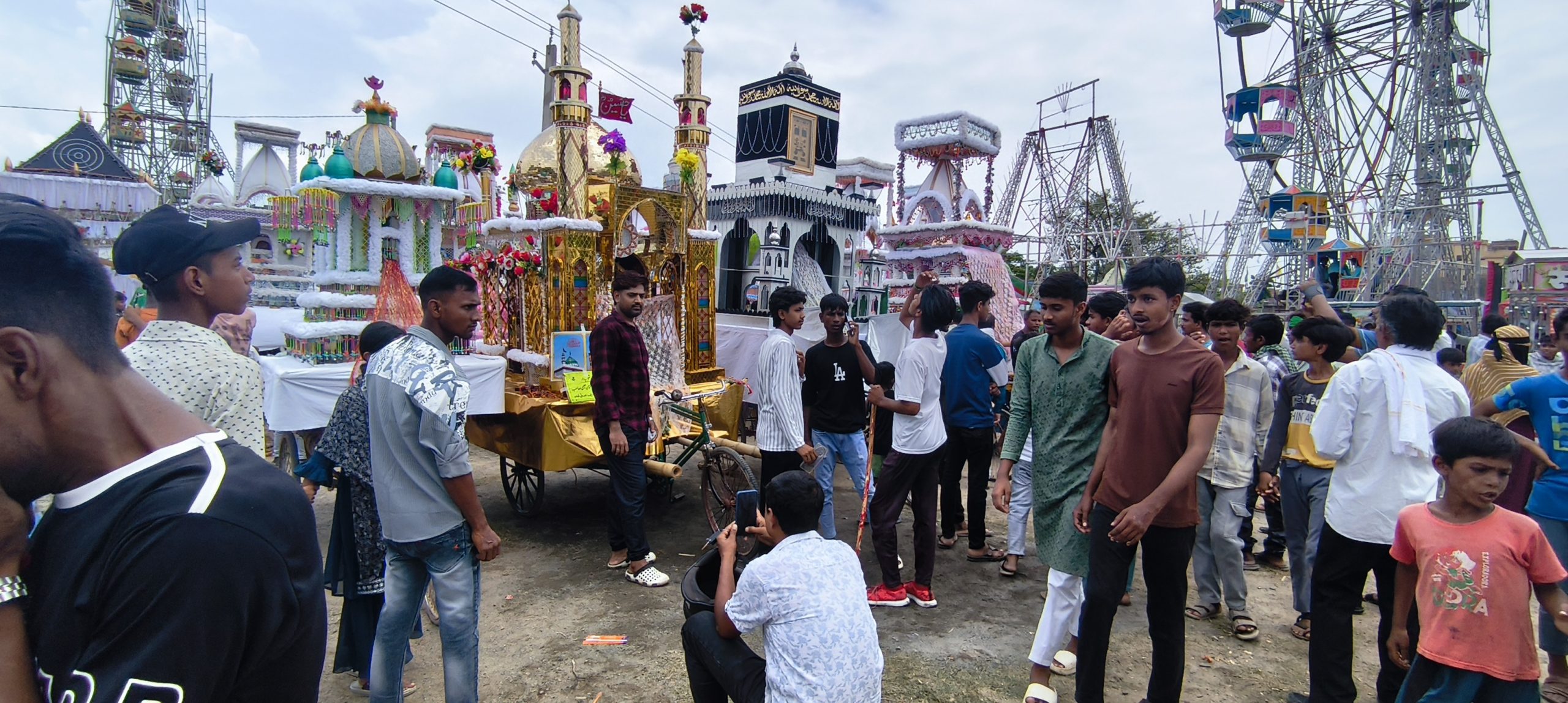 शहर में निकाला गया ताजिया, कर्बला में पहलाम