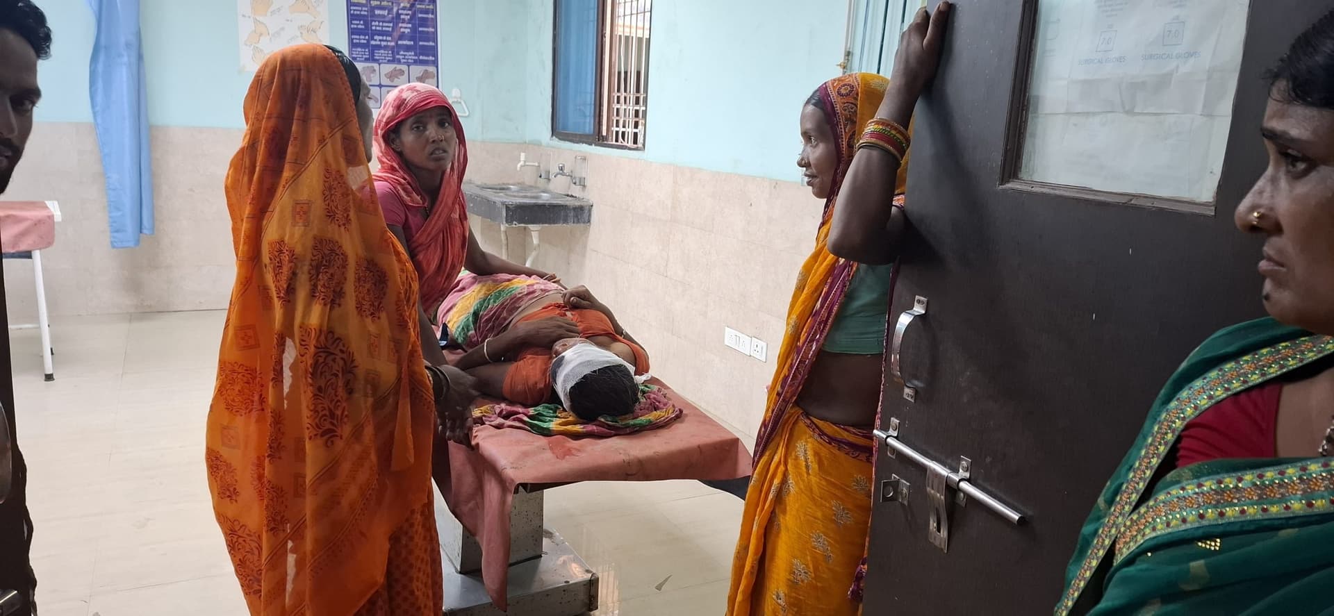 बाइक की ठाेकर से वृद्धा घायल, सदर अस्पताल रेफर