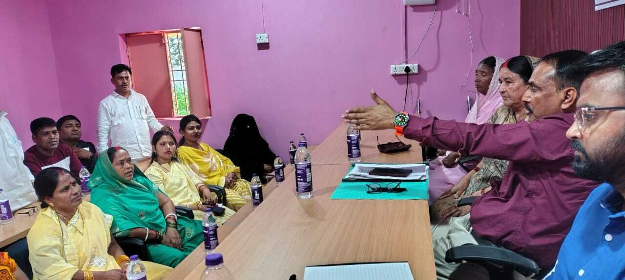 रजौली नगर पंचायत में नये कर्मियों की बहाली पर पार्षदों ने लगायी रोक