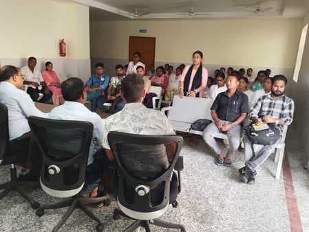महागामा अस्पताल में स्वास्थ्य कर्मियों की बैठक संपन्न