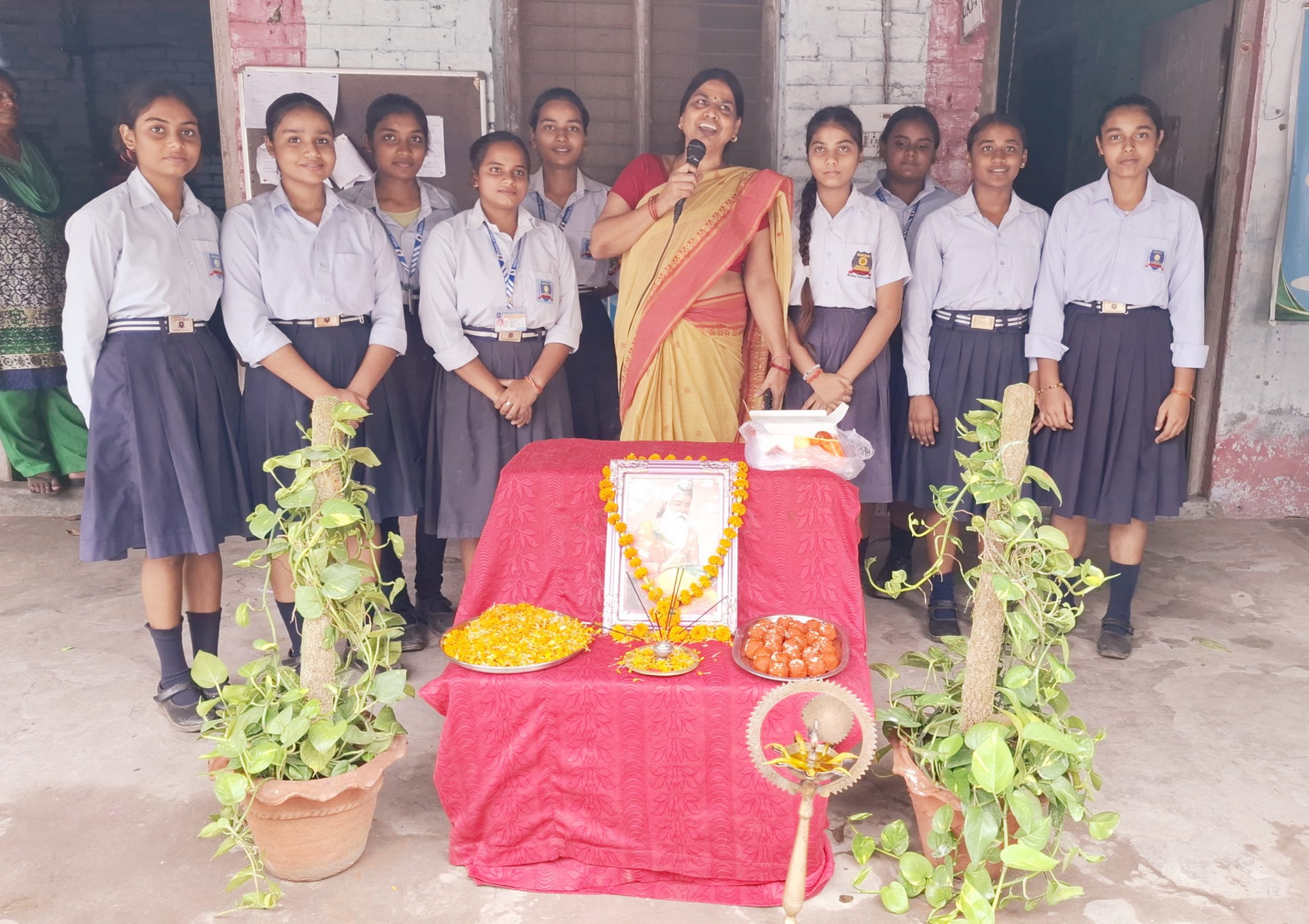 गुरुकुल स्कूल में गुरू पूर्णिमा मनायी गयी