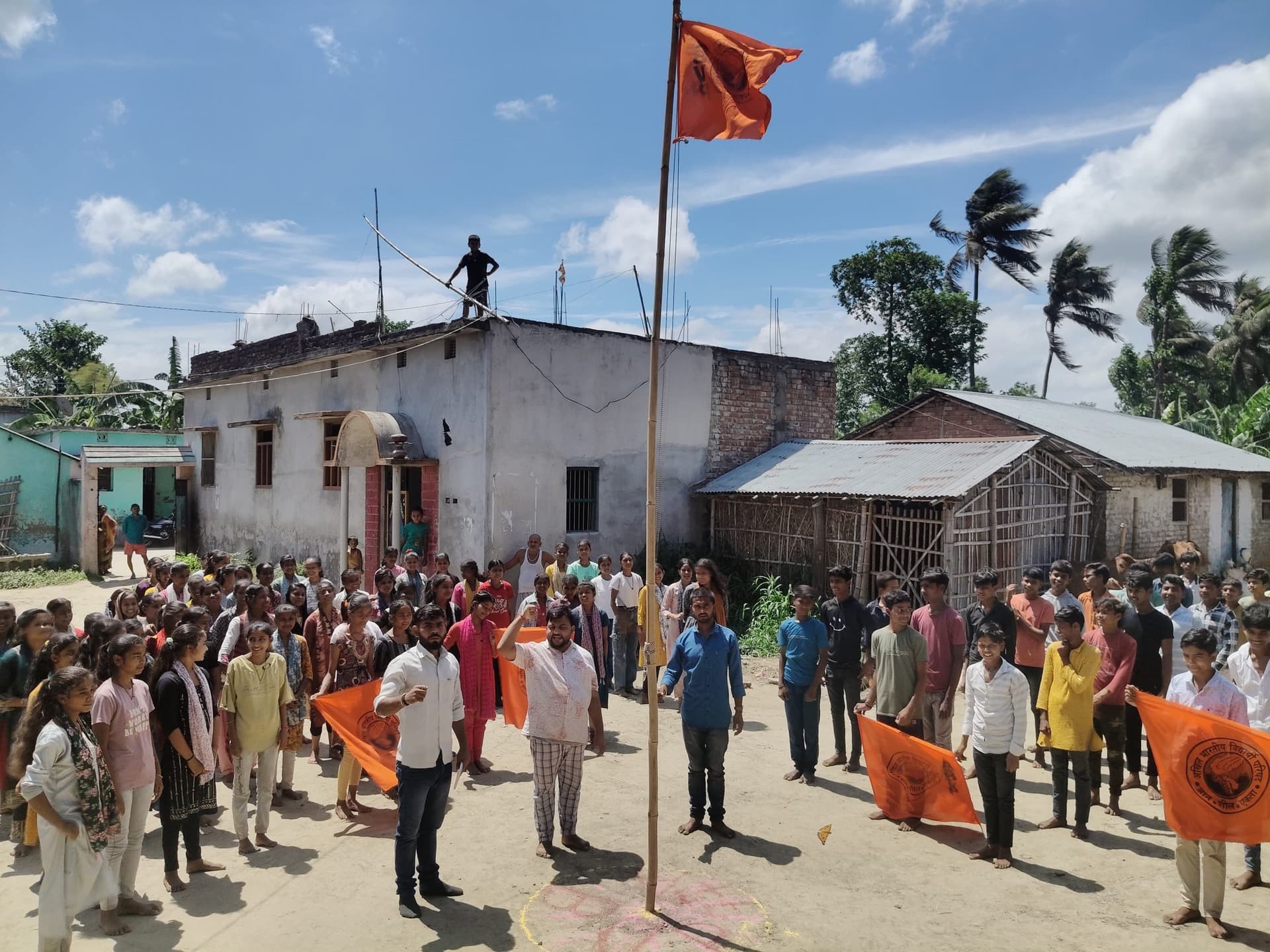 अभाविप का मनाया गया स्थापना दिवस, छात्रों के बीच पठन-पाठन सामग्री वितरित