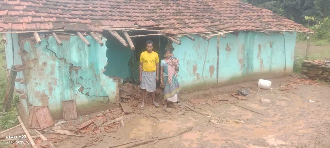 Chaibasa News : पश्चिमी सिंहभूम में लगातार हाथियों की मौत से वन विभाग की कार्यशैली पर सवाल