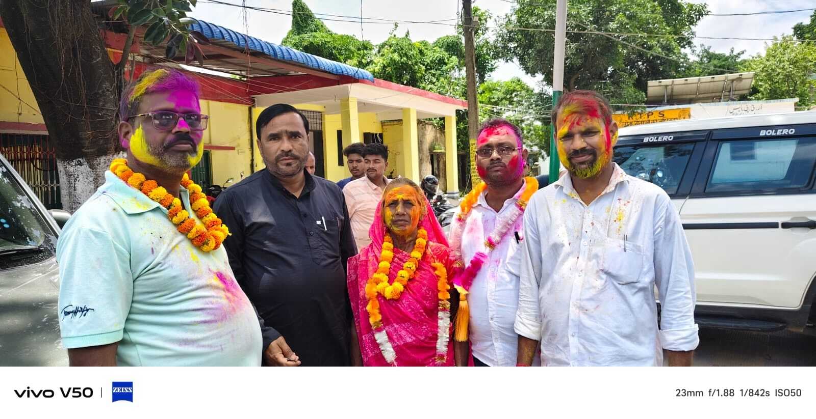 पंसस को अररिया में नगर पार्षद ने किया सम्मानित