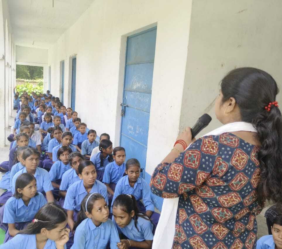 स्वस्थ रहने के लिए योग को आत्मसात करें छात्र-छात्राएं