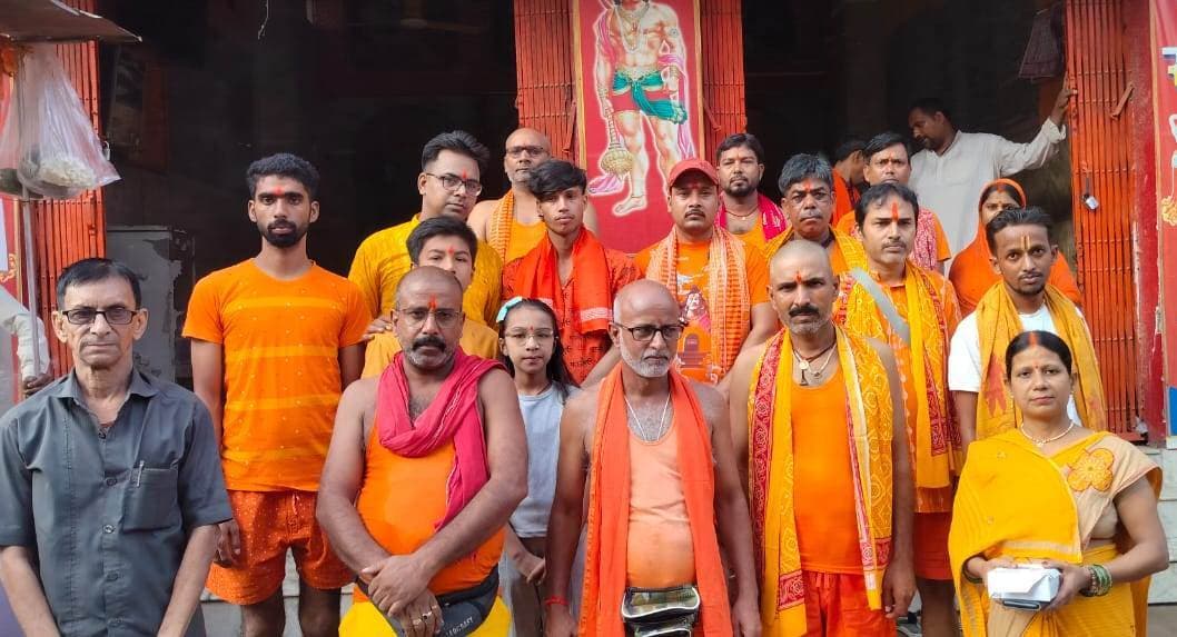 कांवरियों के जत्थे को वार्ड पार्षद ने किया रवाना