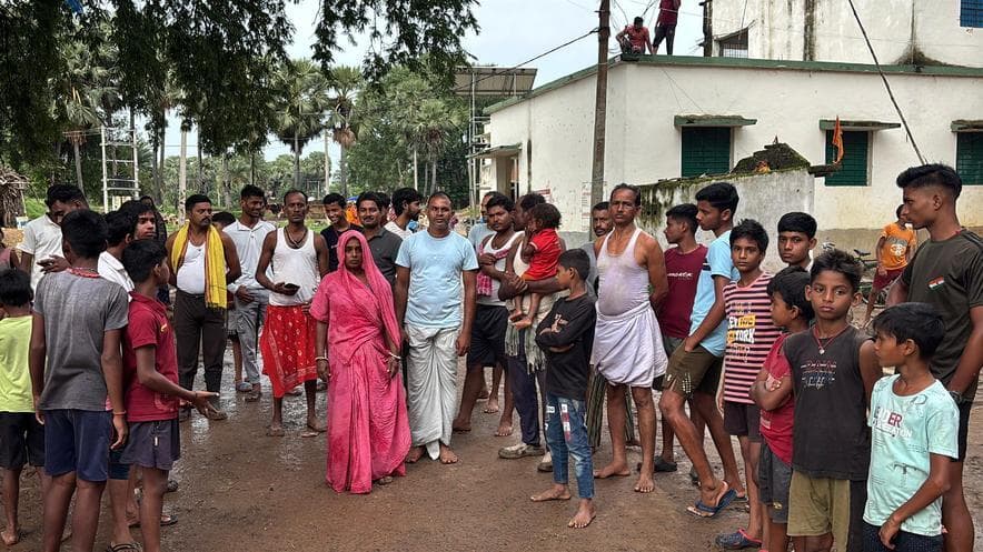 आसमान से गिरी बिजली से मवेशी की मौत