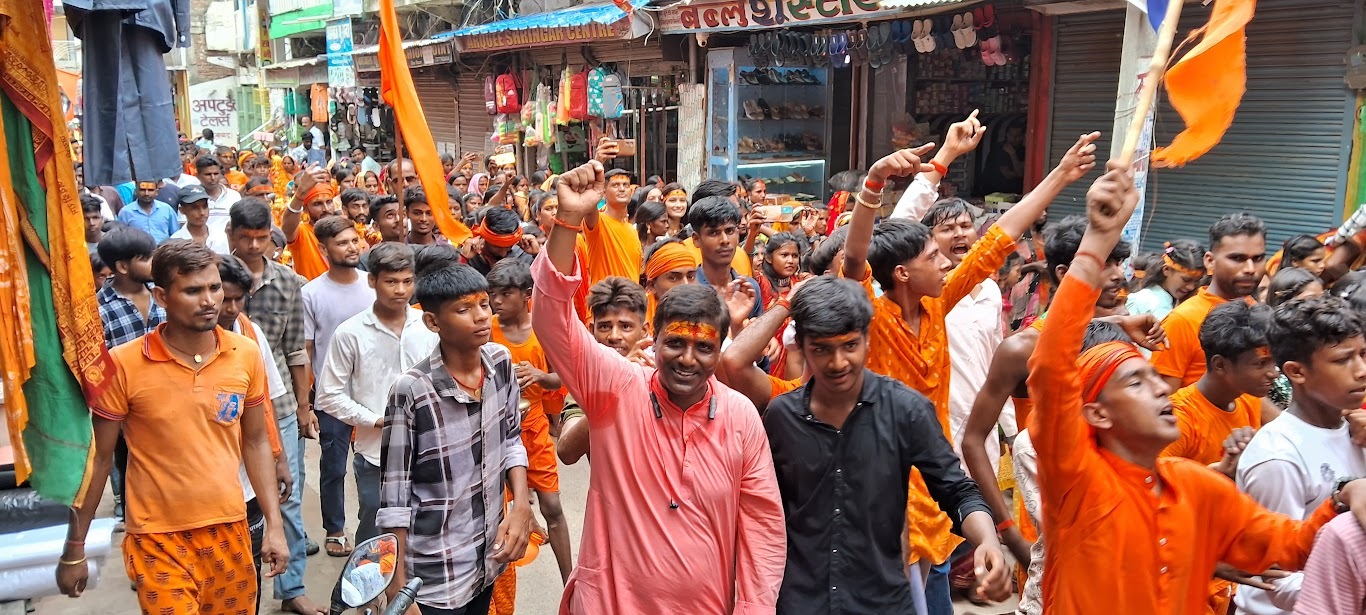 1600 फुट की ऊंचाई पर पहाड़ी बाबा मंदिर पर भक्तों का उमड़ा सैलाब