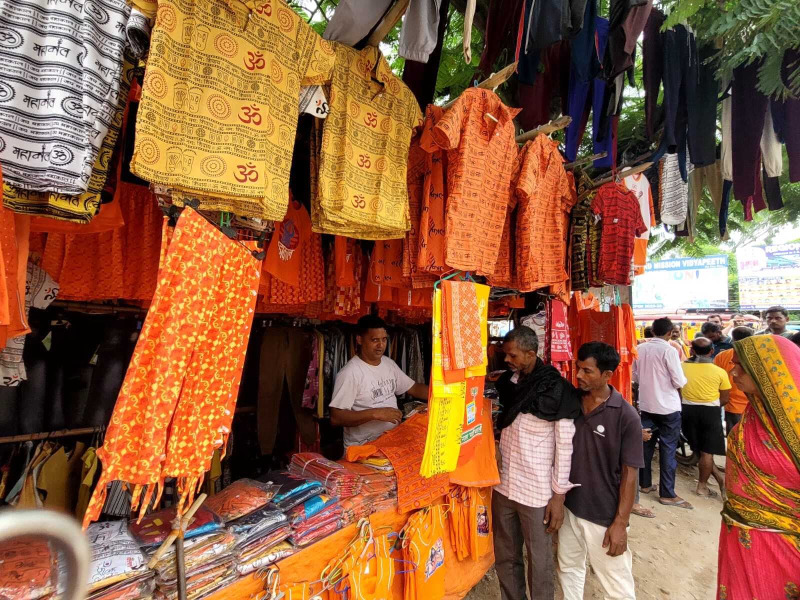 Madhubani : सावन में बढ़ी भगवा वस्त्र की मांग, खूब हो रही बिक्री