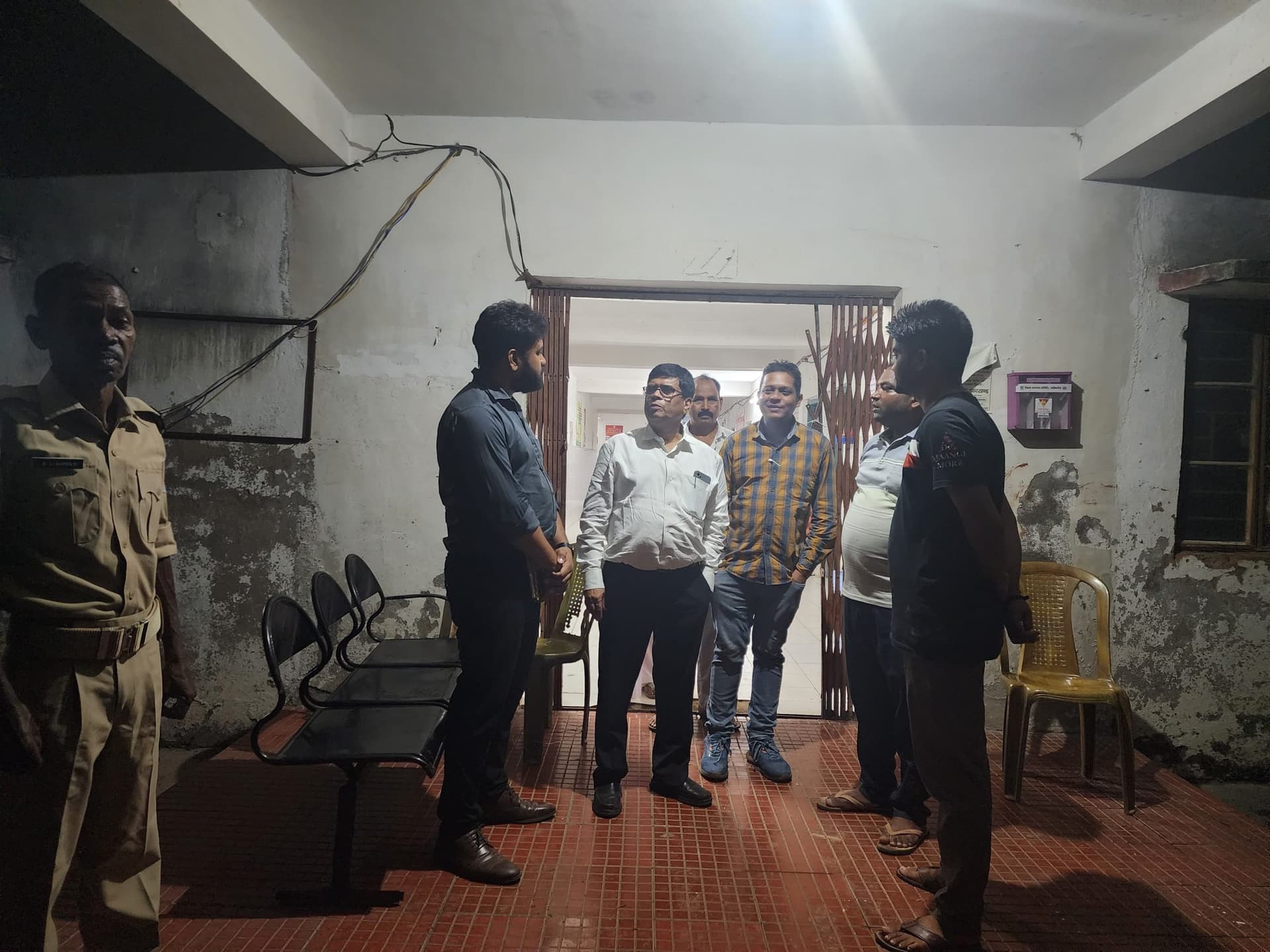 देर रात्रि सीएस ने किया पीएचसी मंडरो का औचक निरीक्षण