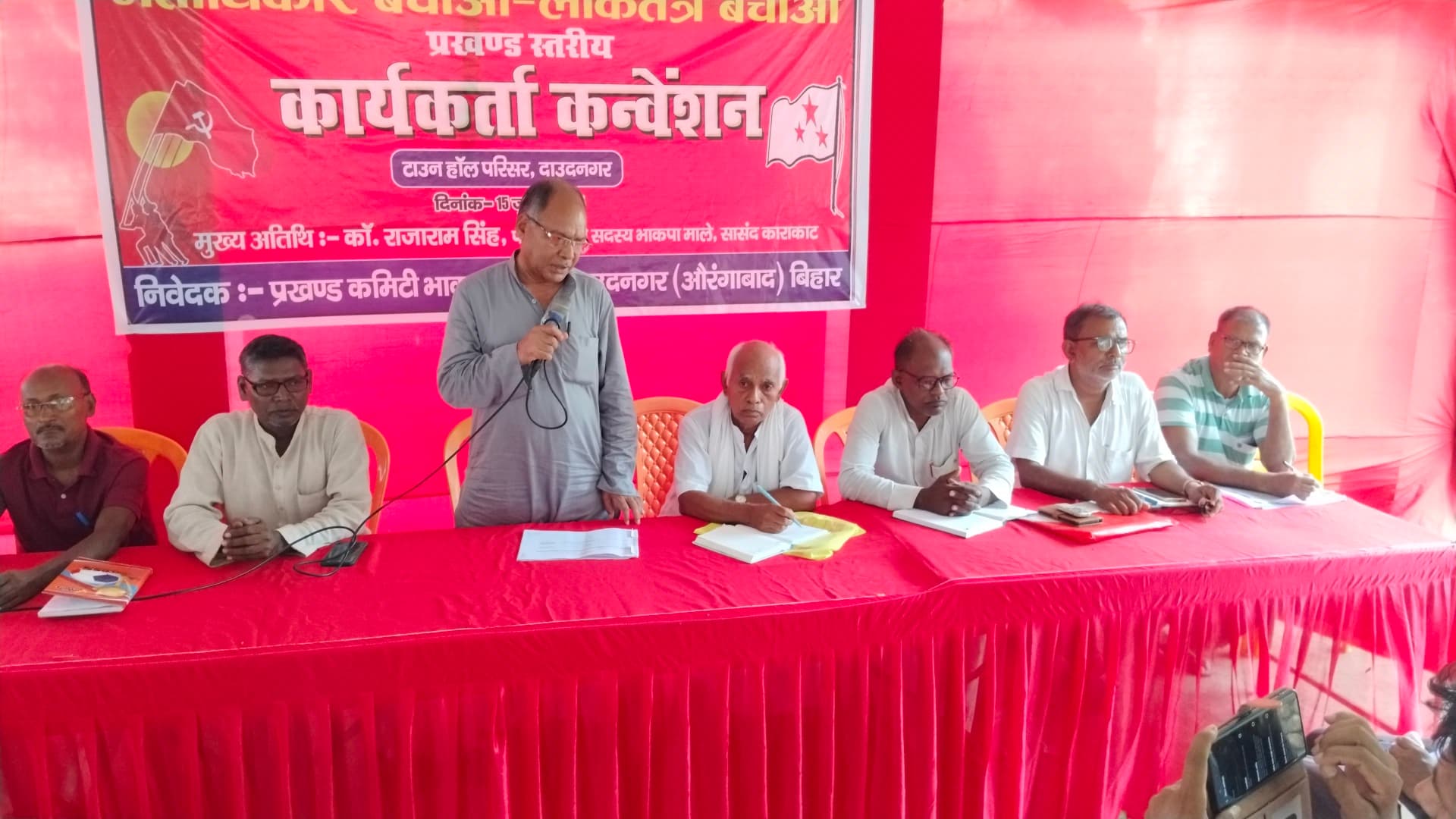 सक्रियता के साथ घर-घर जाकर दें ध्यान, कोई भी मतदाता नहीं रहे वंचित : सांसद