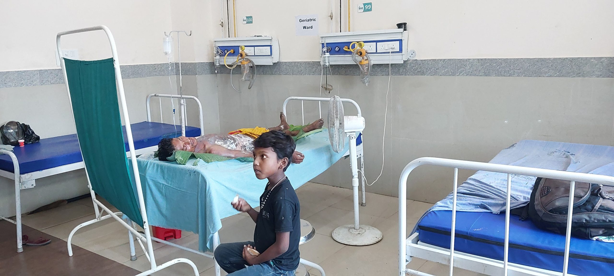 सदर अस्पताल के बर्न वार्ड में एयर कंडीशनर बेकार