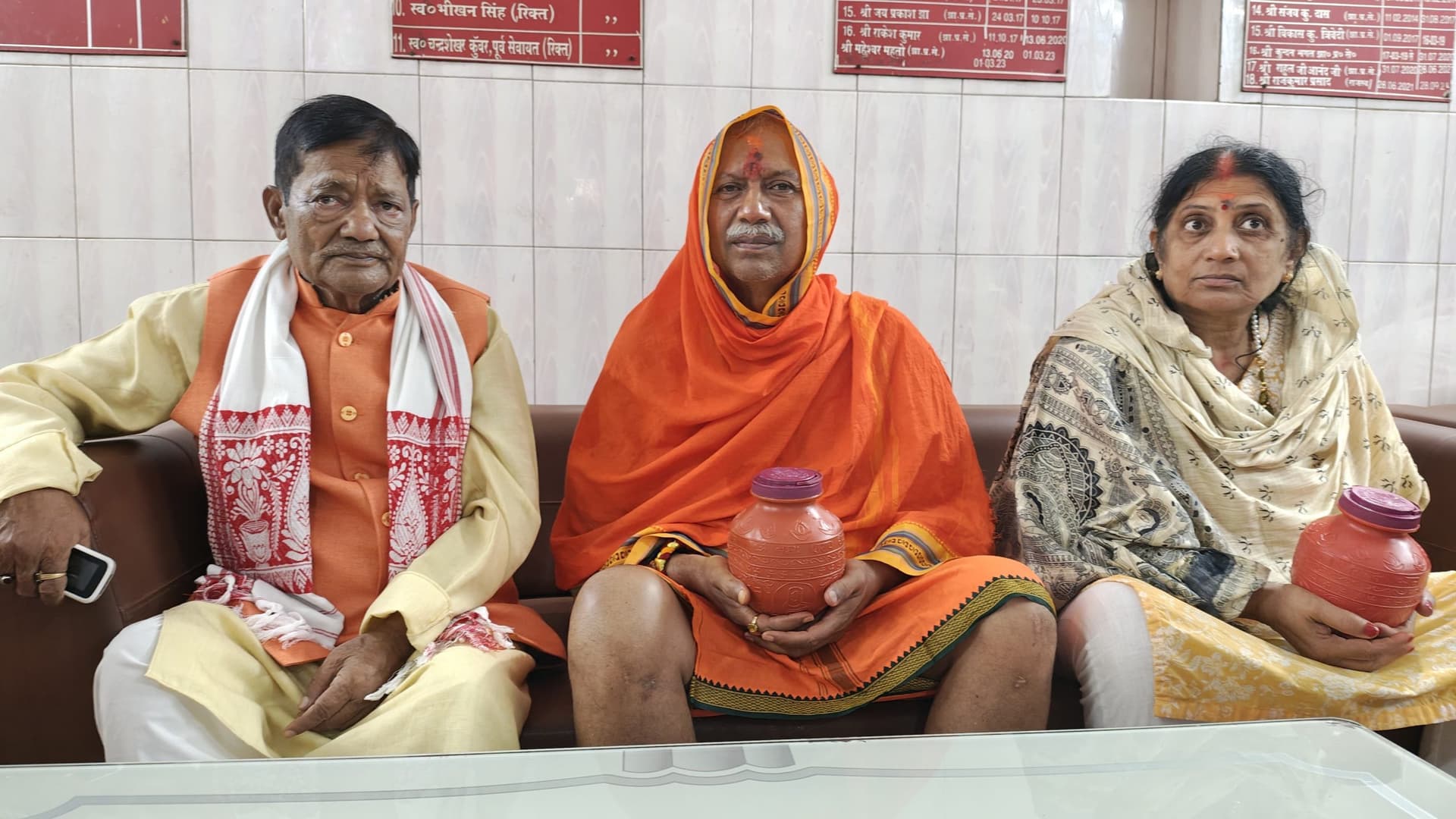महाराजगंज के सांसद जनार्दन सिंह सिग्रीवाल ने की पूजा-अर्चना