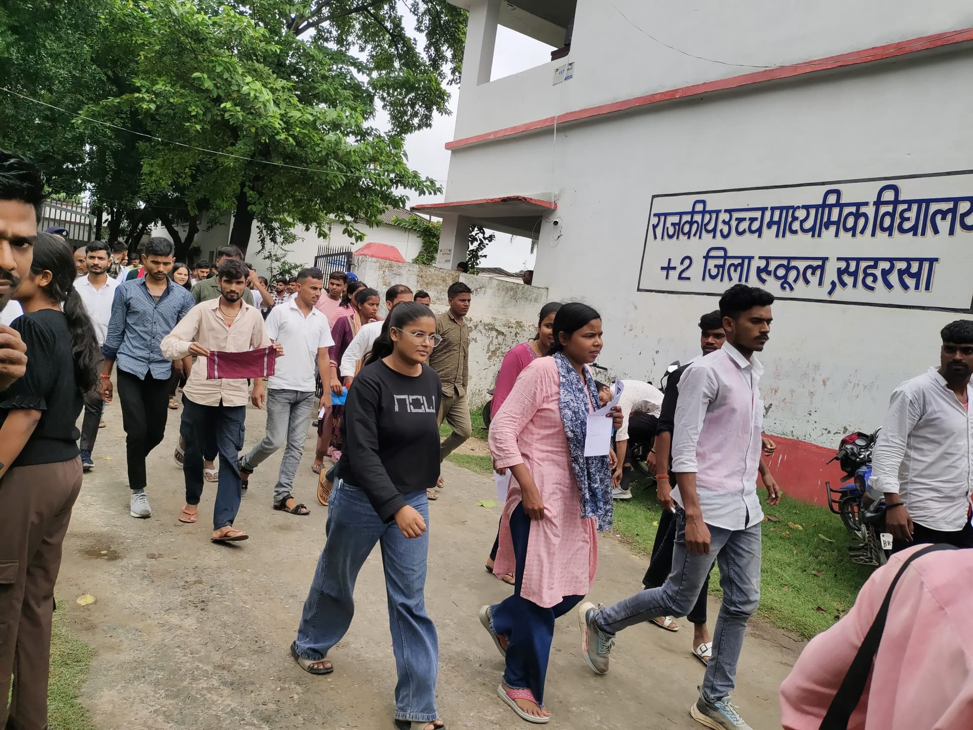 जिला मुख्यालय के 12 केंद्रों पर शांतिपूर्ण हुई सिपाही भर्ती लिखित परीक्षा