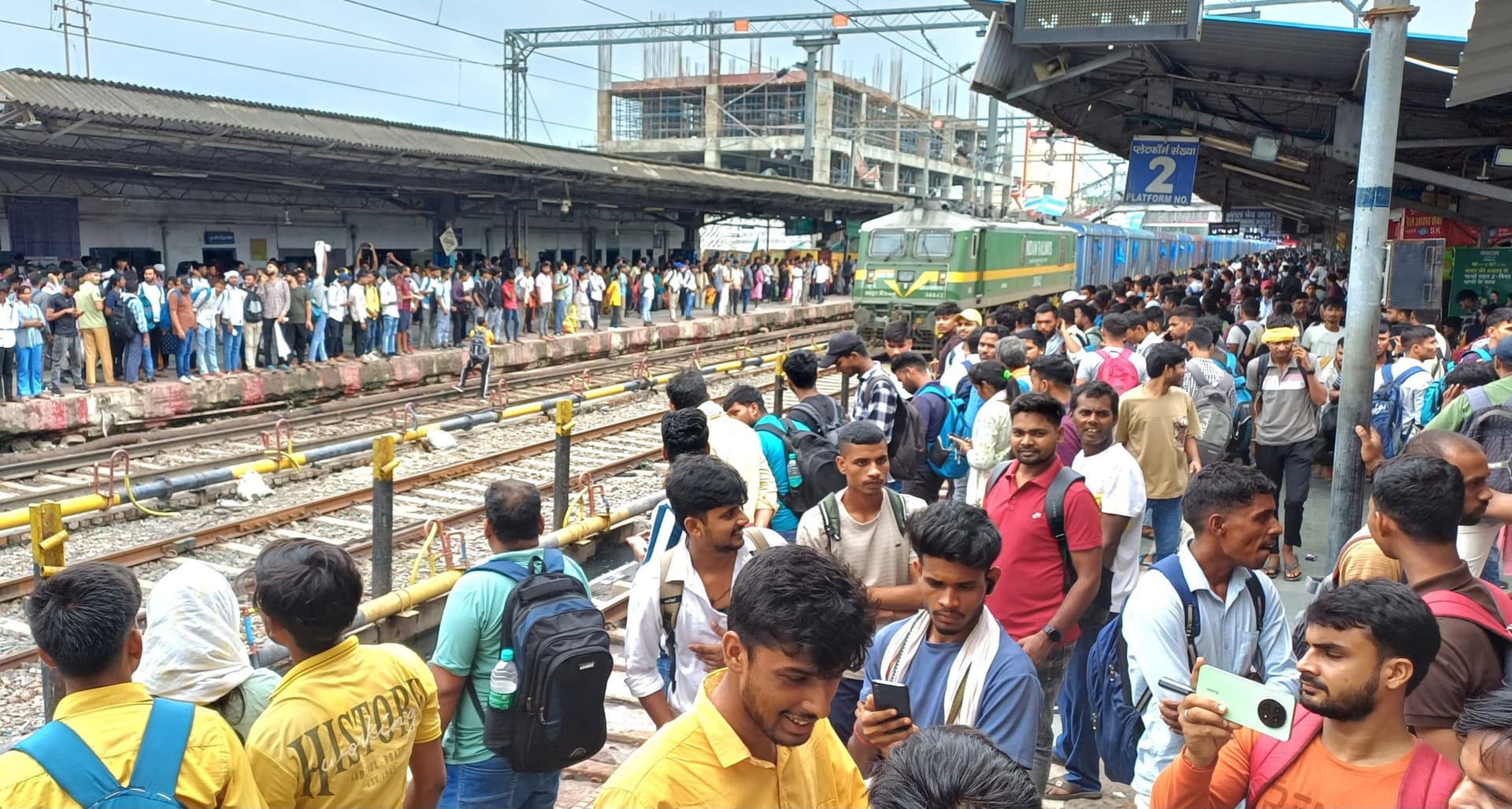 सिपाही भर्ती परीक्षा के बाद मुजफ्फरपुर जंक्शन पर परीक्षार्थियों का हुजूम