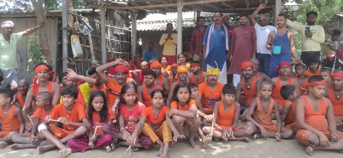 Madhubani News : दंड प्रणामी बम खोजपुर में भोलेनाथ को करेंगे जलाभिषेक