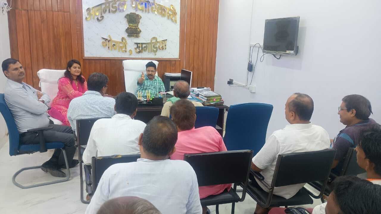 मतदाता पुनरीक्षण कार्य में एसडीओ ने राजनीतिक पार्टीयों से सहयोग करने की अपील