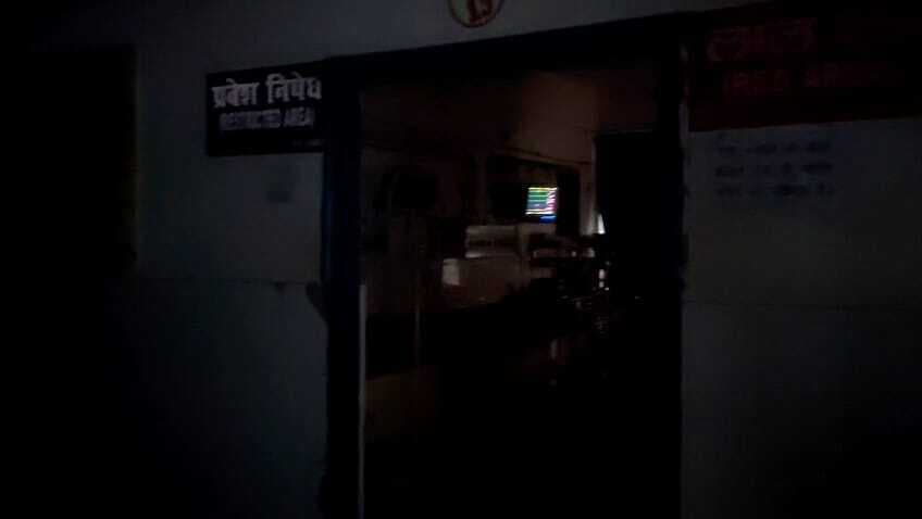 एक घंटे तक अंधेरे में डूबा रहा सदर अस्पताल, जिम्मेवार बने रहे लापरवाह