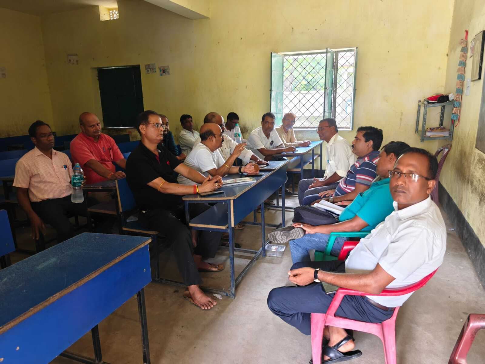 जिले में शिक्षा और शिक्षकों की विभिन्न समस्याओं पर हुई चर्चा
