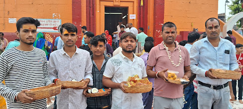 देवधाम में पूजा के लिए उमड़ी श्रद्धालुओं की भारी भीड़, भगवान सूर्य की सुख-समृद्धि की कामना