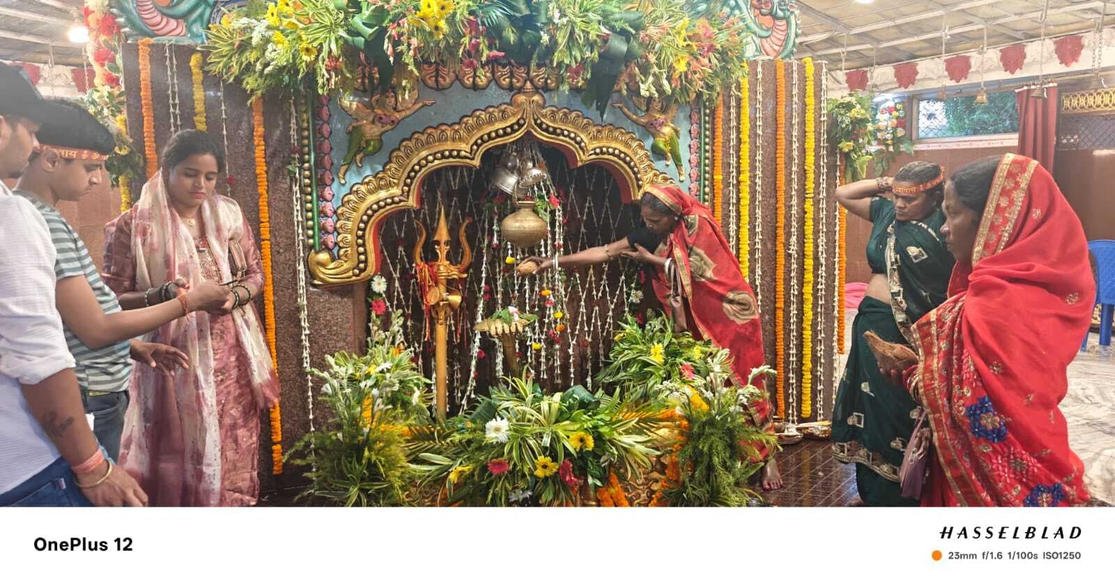 आम्रेश्वर धाम में उमड़े श्रद्धालु