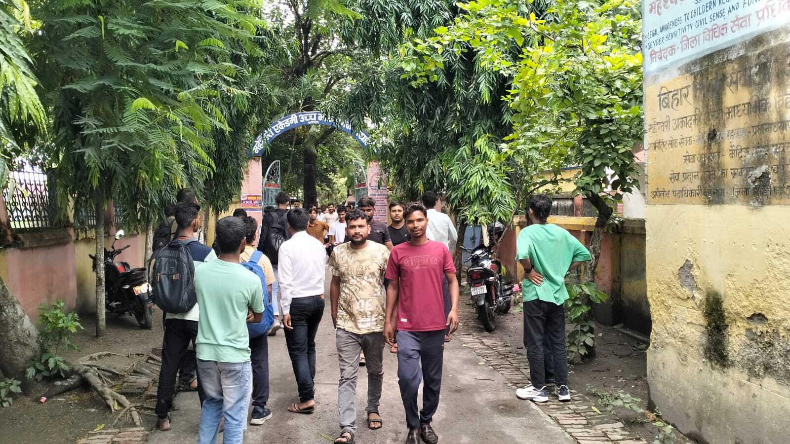 सिपाही भर्ती परीक्षा: कड़ी सुरक्षा के बीच 27 परीक्षा केंद्र पर 8904 में से 7203 अभ्यर्थी हुए शामिल