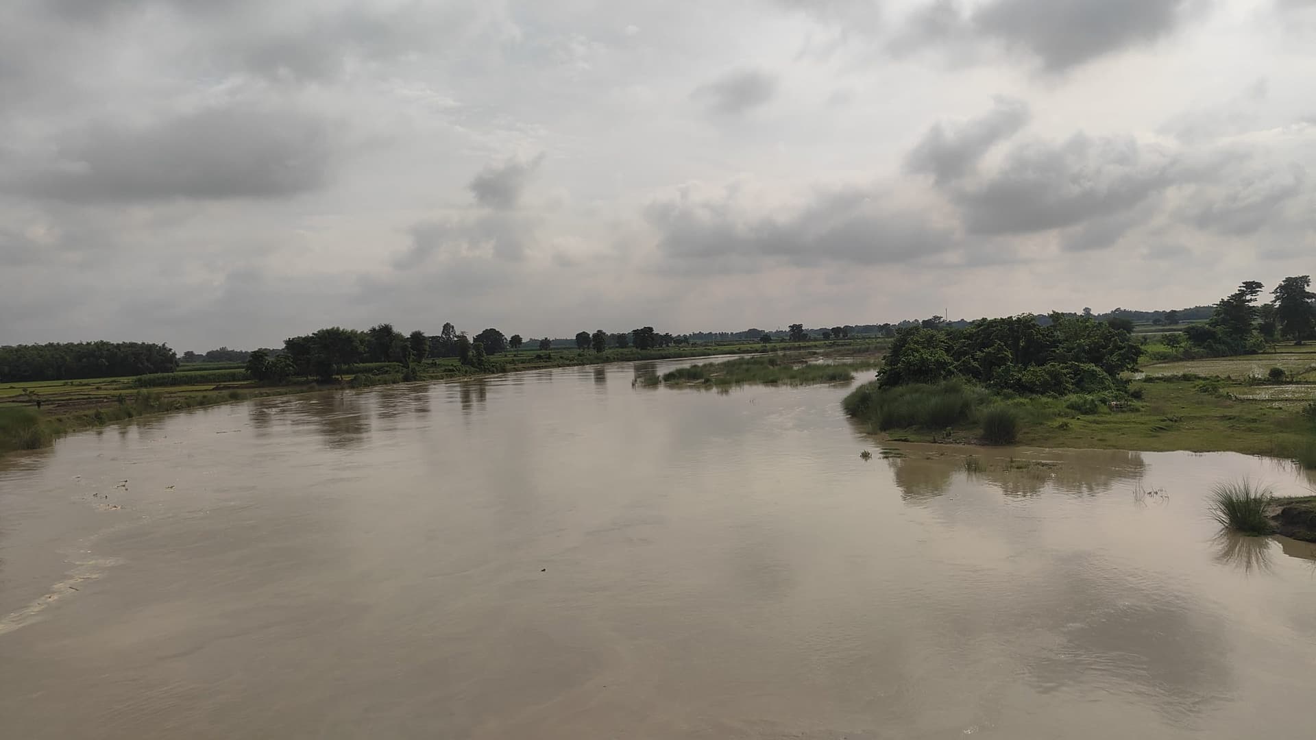 बकरा नदी का जलस्तर बढ़ा, लोग भयभीत
