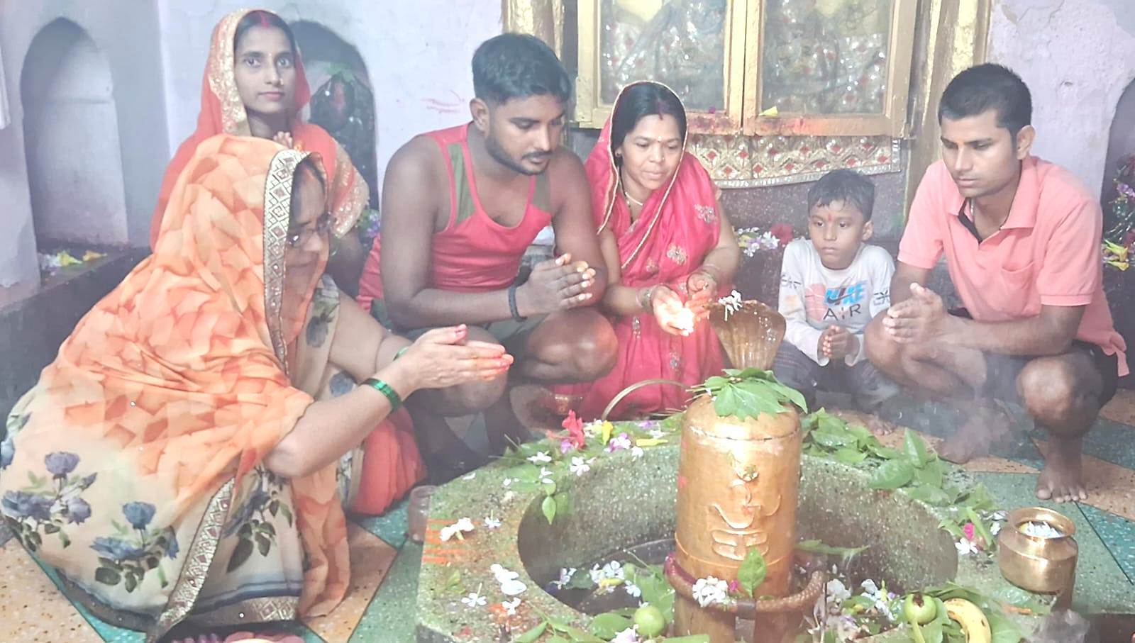 शिवालयों को भव्य व आकर्षक तरीके से सजाया