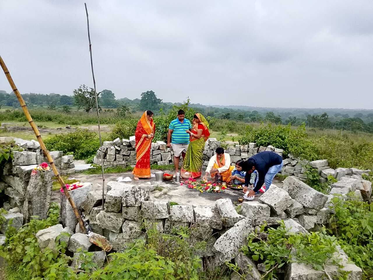 कर्रा के शिवालयों में उमड़ी श्रद्धालुओं की भीड़