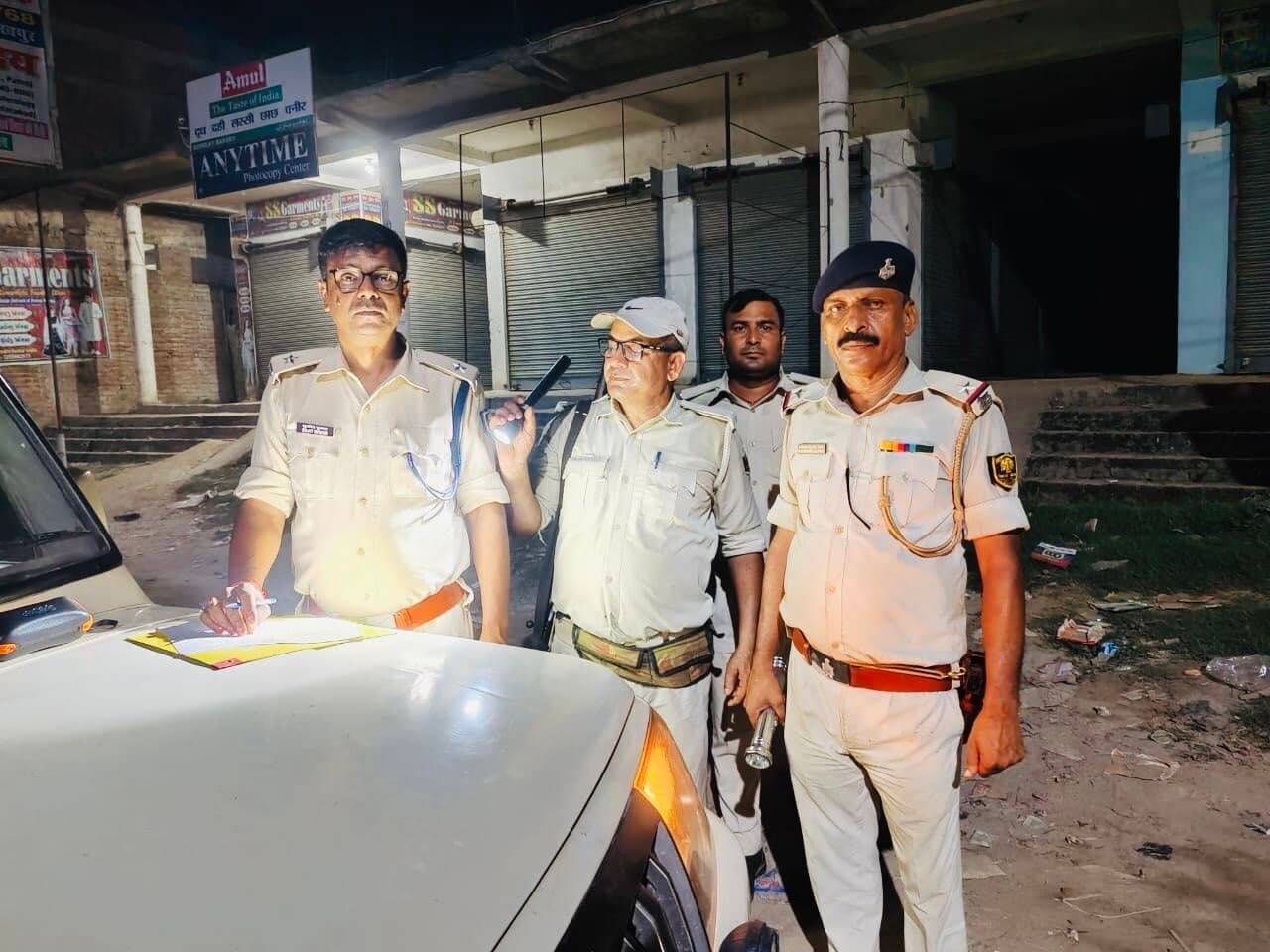 फुलवरिया-श्रीपुर क्षेत्र में मीरगंज इंस्पेक्टर ने किया औचक निरीक्षण, दिये सख्त निर्देश