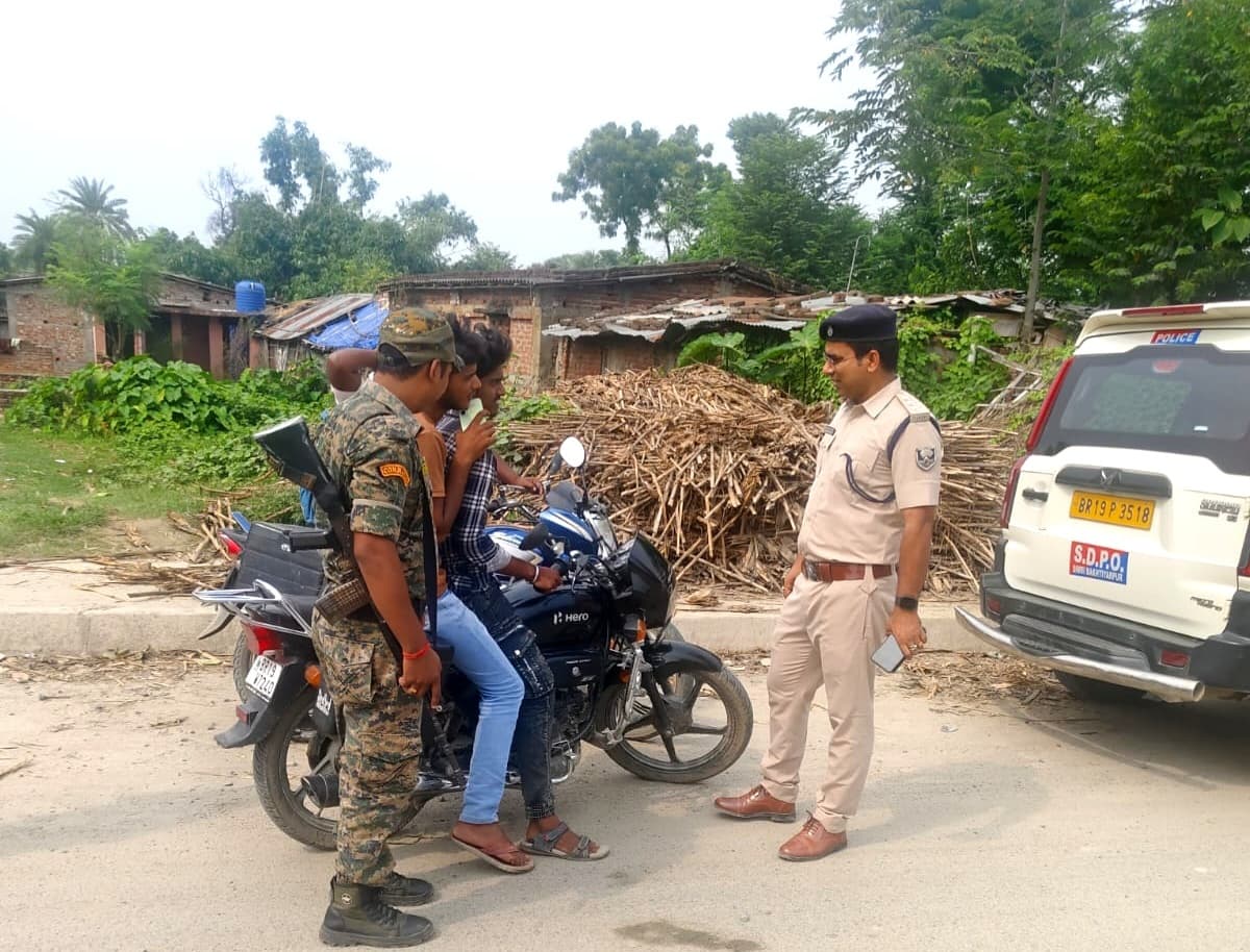 अनुमंडल में चलाया विशेष हेलमेट जांच अभियान, 78 हजार की राशि वसूली