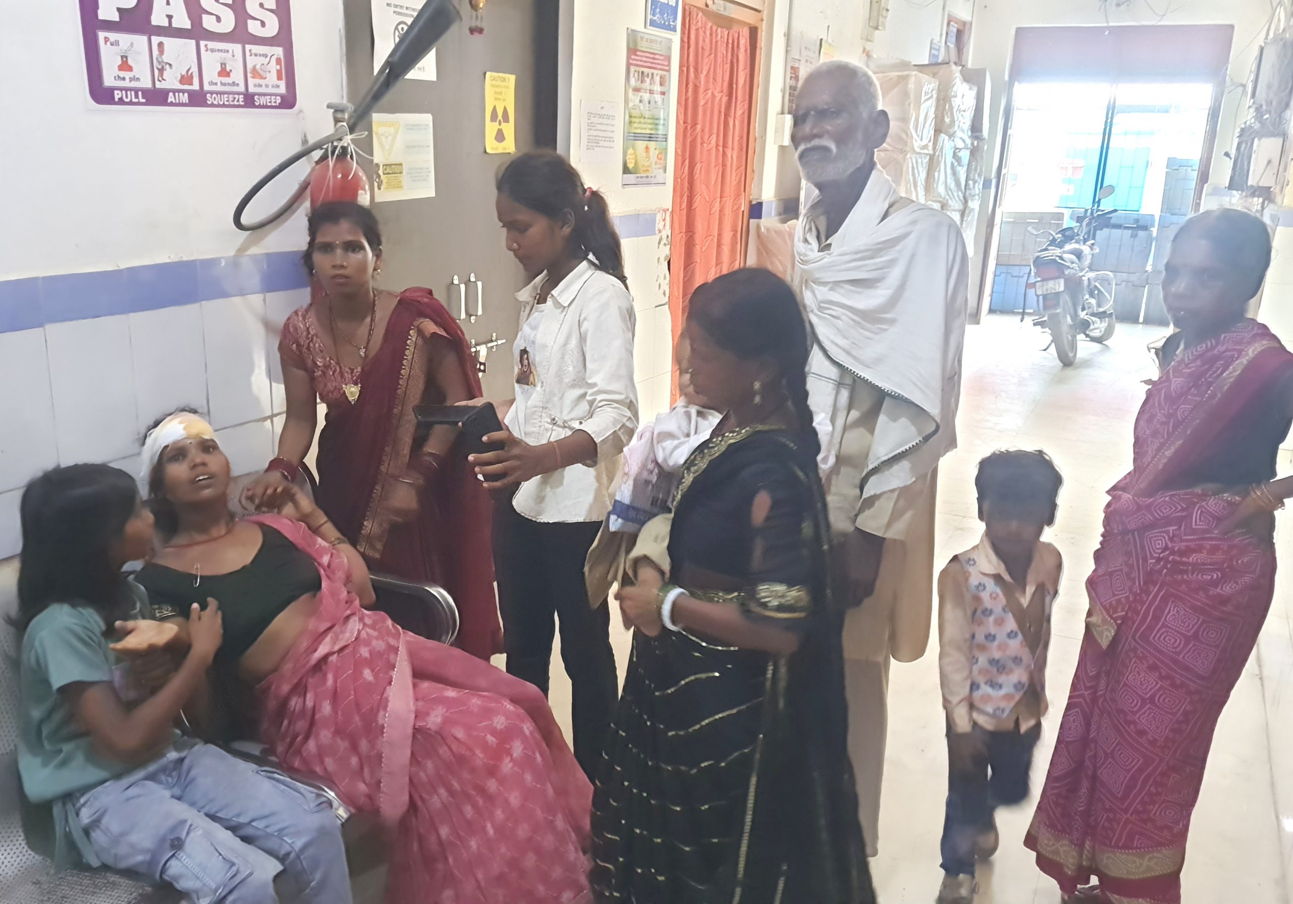 देवर ने भाभी को पीटा